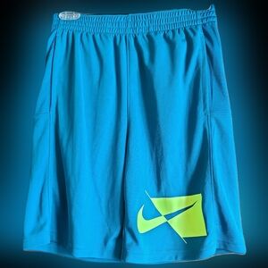 NWT! Nike boys training shorts